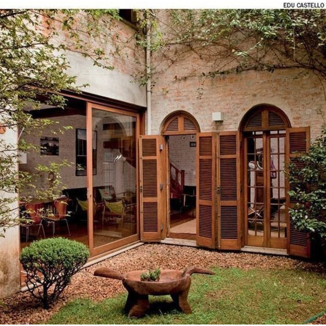 PORTAS E ESQUADRIAS  MODELO VENEZIANA MACIÇA CEDRO ARANA